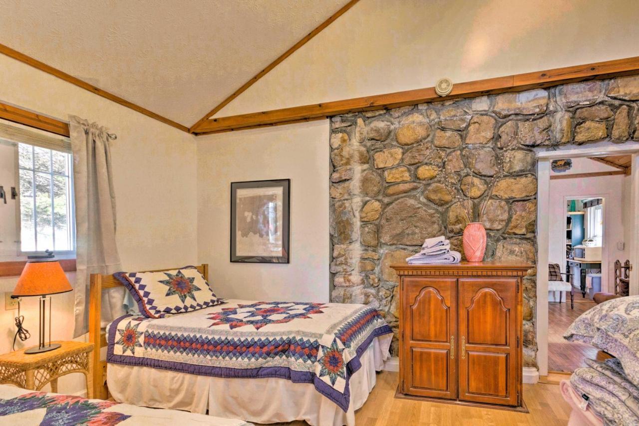 The Rock In Screened Porch! Holiday home