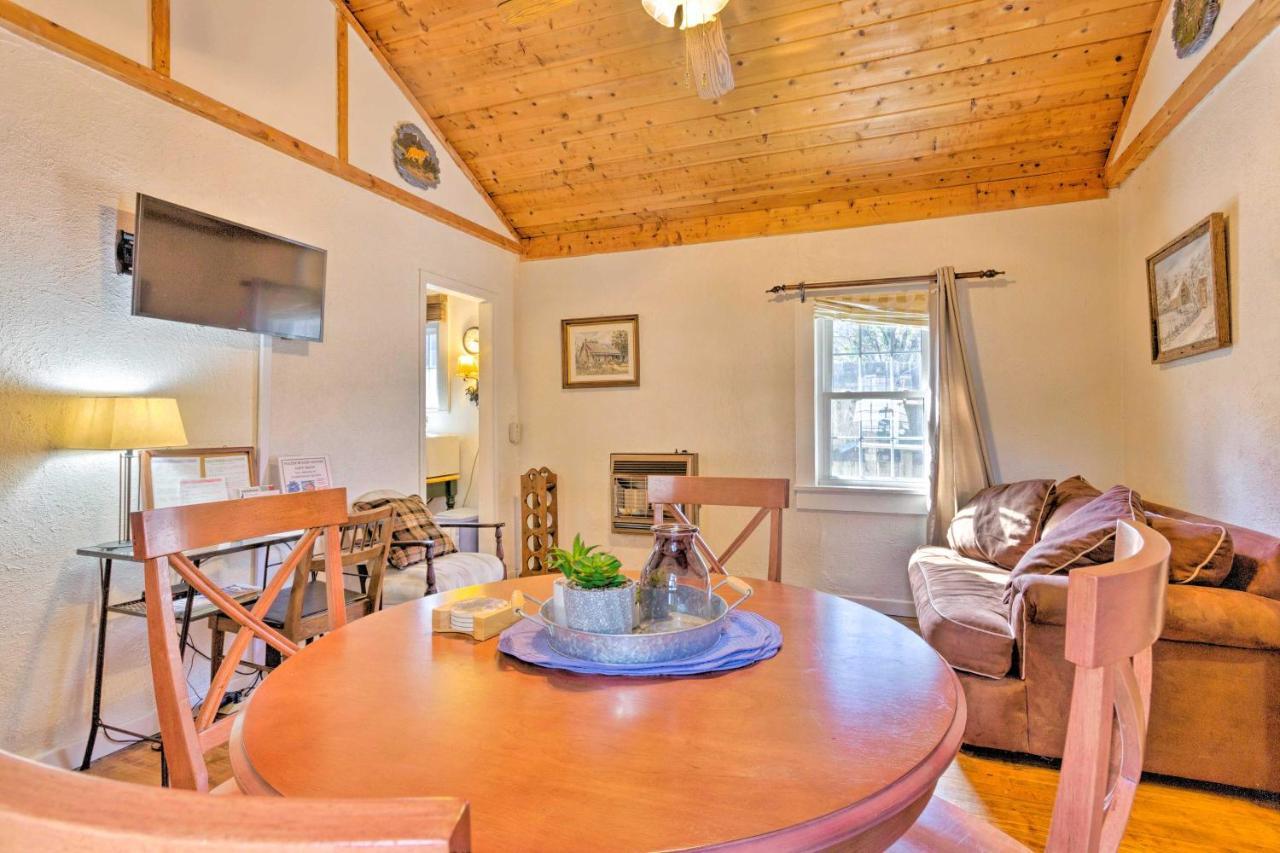 The Rock In Screened Porch! Holiday home