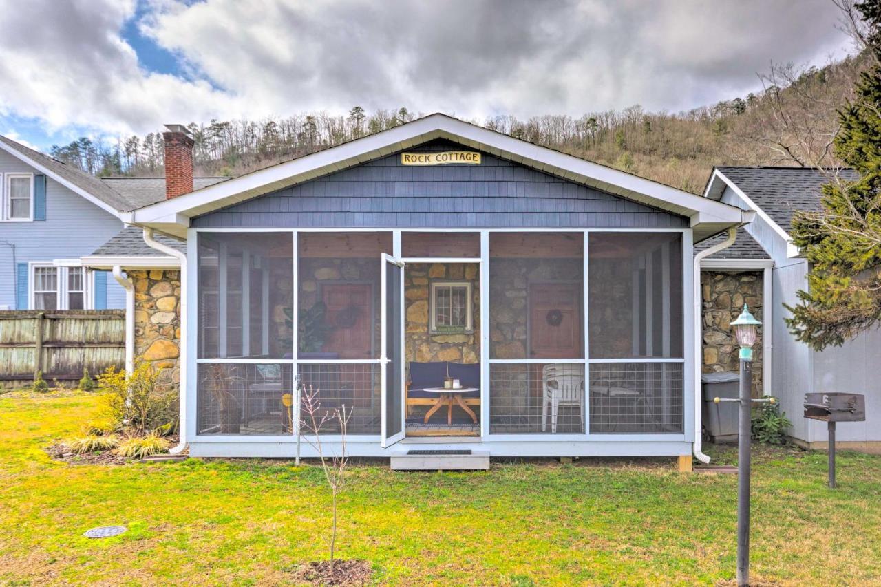 The Rock In Screened Porch! Holiday home