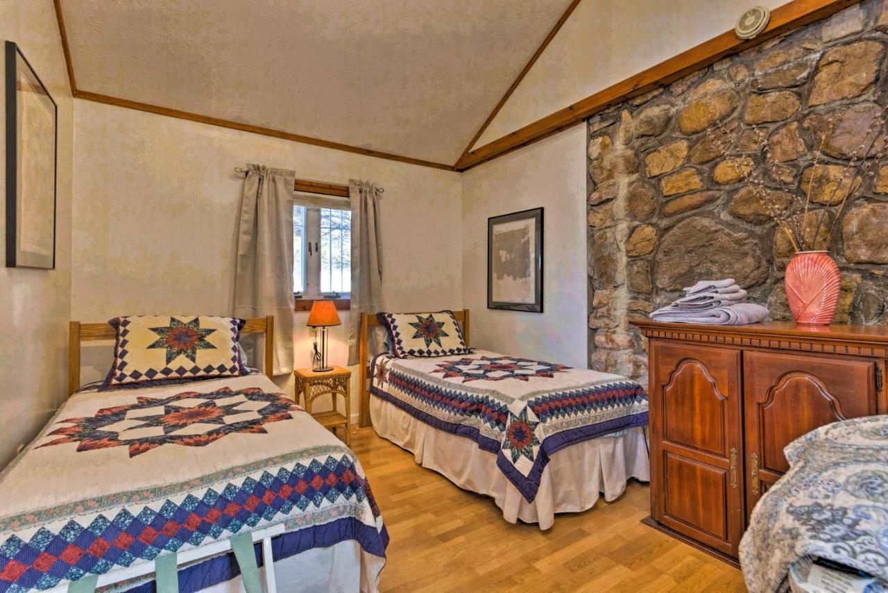 Holiday home The Rock In Screened Porch!